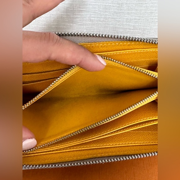 Louis Vuitton Zippy Epi Wallet Comes with LV Box - Picture 7 of 16